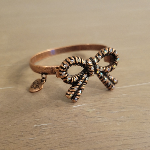 Betsey Johnson Bow Bangle Bracelet - Picture 8 of 10